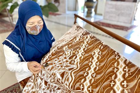 Bagaimana Strategi Untuk Melestarikan Dan Mengembangkan Batik Indonesia Sebagai Warisan Dunia
