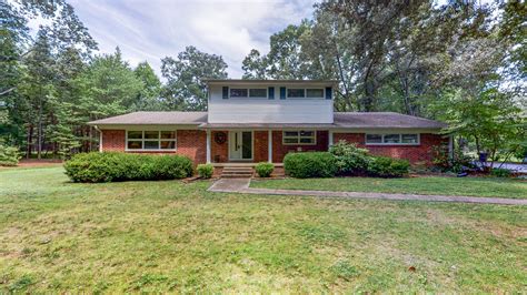 Unveiling the Exceptional Realty Experience with Baker And Cole Properties - Your Key to Luxurious Living!