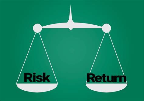 Balancing Risks and Returns in Evergreen Finance