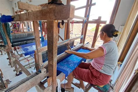 Balinese weaving tradition