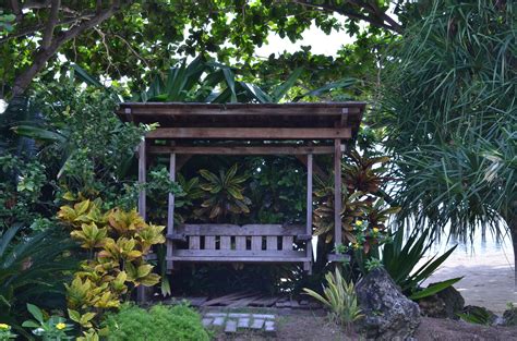 Bangku Taman Bunga Di Tengah Kota Berbentuk Berikut