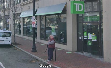 Bank Robber Foiled by Quick-Thinking Teller