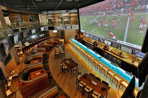 Bar showing Tennessee football game