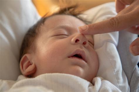 Bayi bertelur hidung tersumbat demam tinggi