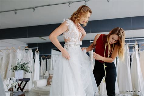 Be aware of these things while buying wedding dresses