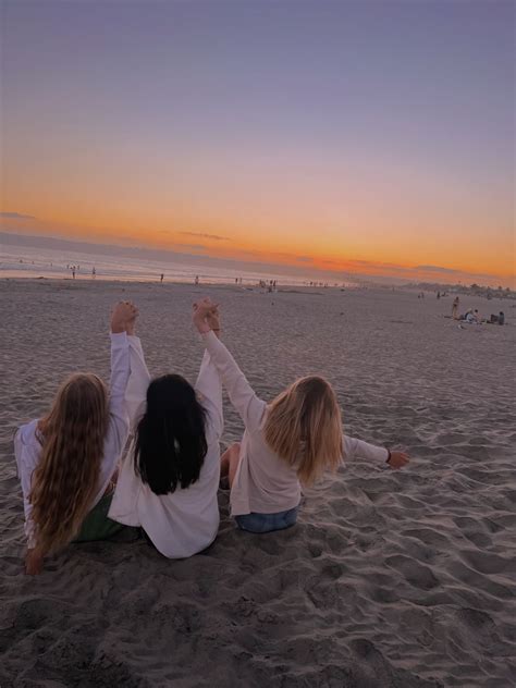 Beach Pictures With Friends