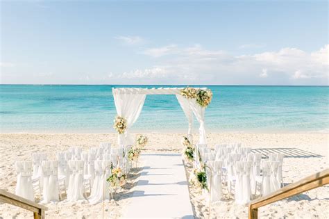 Capturing the Beauty of Love: Stunning Beach Wedding Photos to Swoon Over