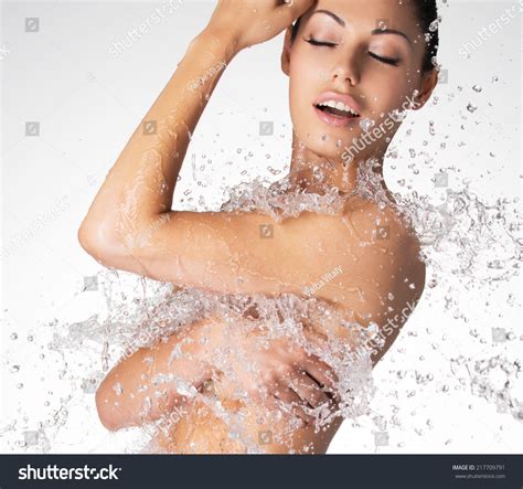 Exquisite Beauty: Sensual Portraits of Naked Women