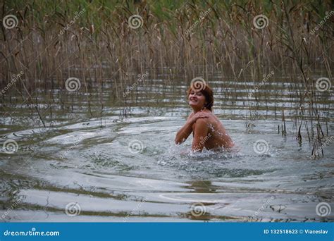 The Timeless Beauty of the Naked Muse: Captivating Images of a Beautiful Nude Woman