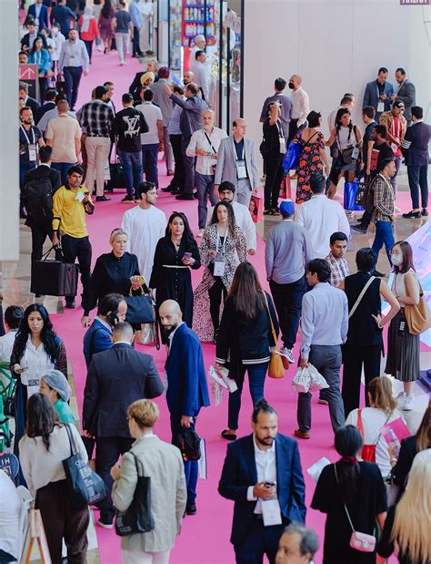 Immerse Yourself in Glamour: Discover the Best Beauty World Near You!