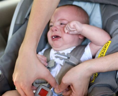 Mi bebé llora en el coche, ¿qué puedo hacer? - Criar con Sentido Común