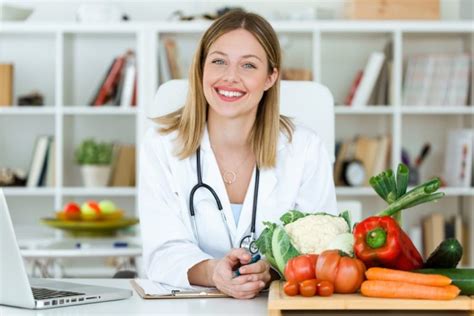 Become A Nutritionist Or Dietician: Careers In Nutrition