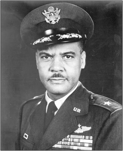 Benjamin O. Davis mladší viedol letcov Tuskegee počas druhej svetovej vojny