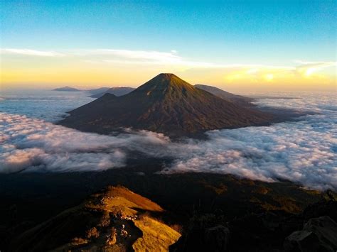 Berapa Jam Naik Gunung Sindoro