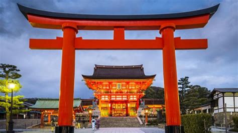 Berkunjung ke Kuil atau Taman Bersejarah Jepang