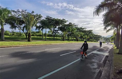 Bersepeda di Taman Labirin Bandung