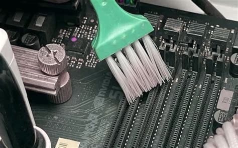 Bersihkan Slot RAM & PCIe: Tips Mudah!