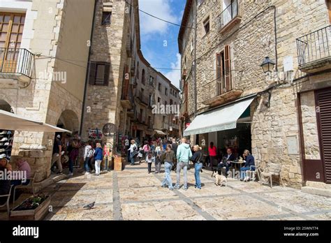 Besalu streets