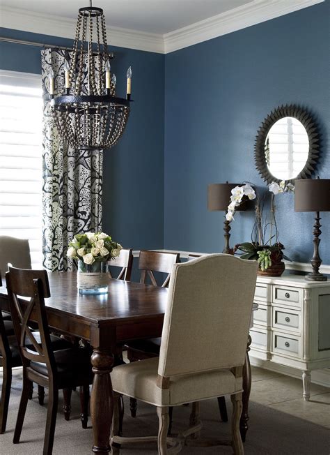 This dining room from ashleighp_hairstyles is beyond! Get all the