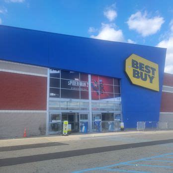 Find the Ultimate Tech-geek's Haven at Best Buy Valley Stream