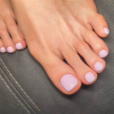 10 Best Toe Colors for Pale Skin - Expert Picks