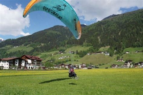 Best time for Neustift paragliding