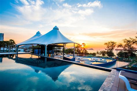 Beyond Resort Patong dining