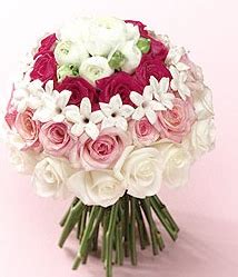 2. Biedermeier Arrangement: Compact & Concentric Beauty