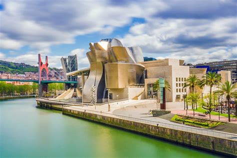Review: Bilbao Tour Guide & the History of the Town