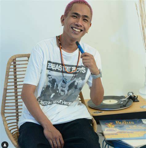 Biodata Ari Lesmana