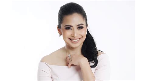 Biodata Feni Rose