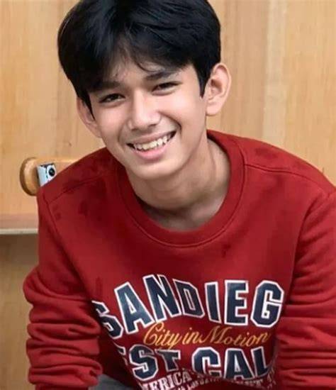 Biodata Fhadil Firdaus