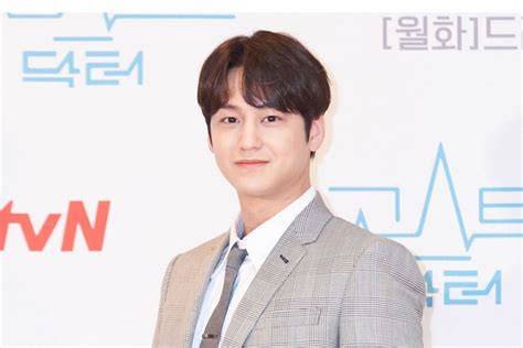 Biodata Kim Bum