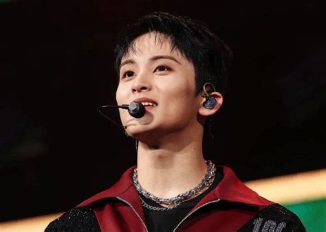 Biodata Mark Lee