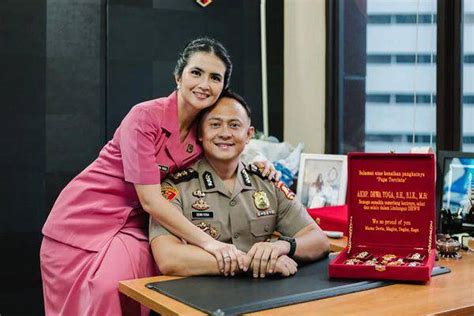 Biodata Suami Kadek Devi