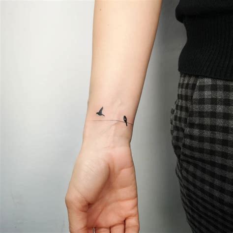 56 Charming Birds Tattoos For Wrist