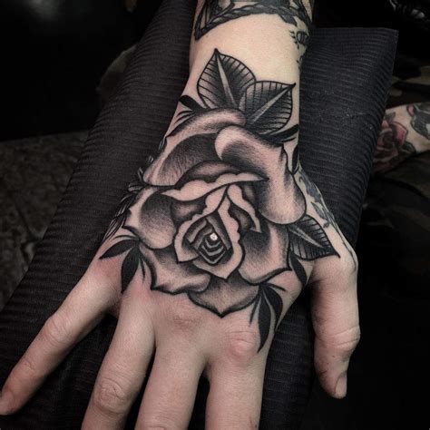 Black'n'white flower Best tattoo design ideas