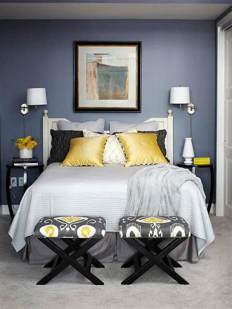 Black and white color scheme in bedroom