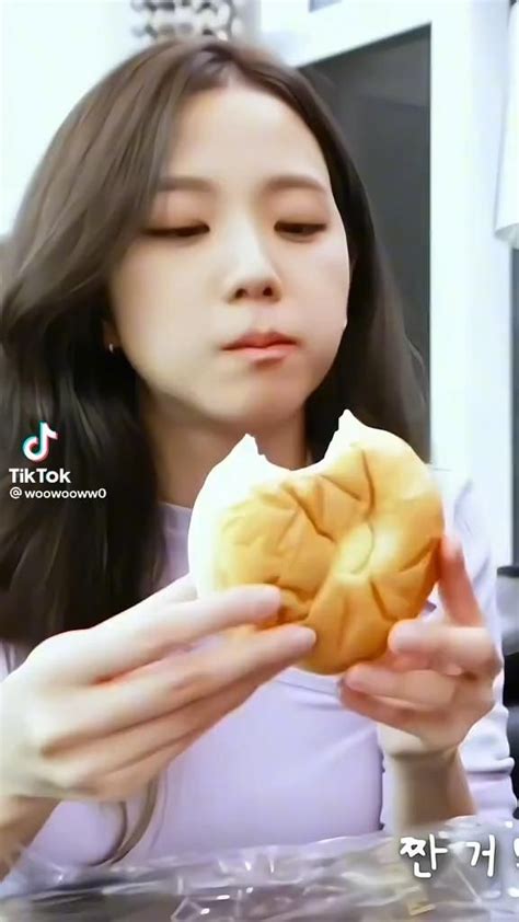 Blackpink Eating