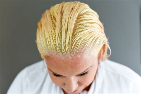 The Bleaching Process: Achieving Platinum Safely (Step-by-Step)