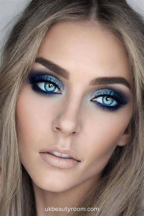 Blue Smokey Eyes Makeup