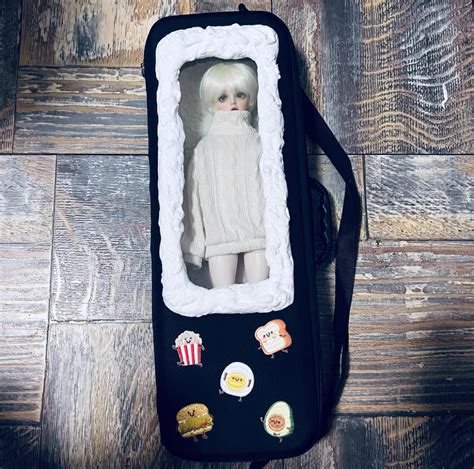 Blythe Doll Carry Case Features