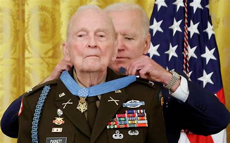 Bobby Spencer Receiving Medal Of Honor