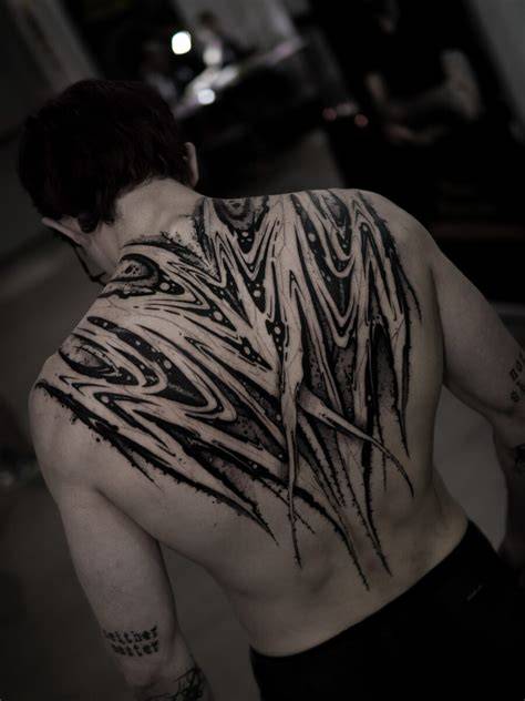 Bold Back Details