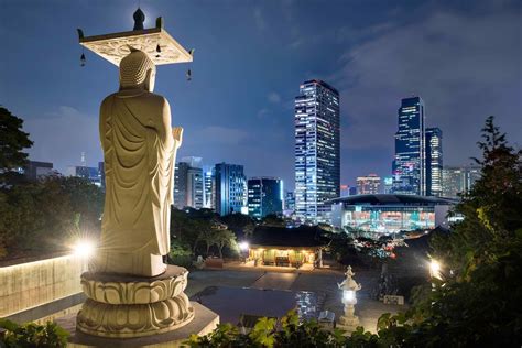 Entrance to Bongeunsa Temple