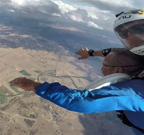 Book skydiving online