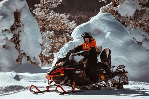 Booking Yllas Snowmobiling ABC