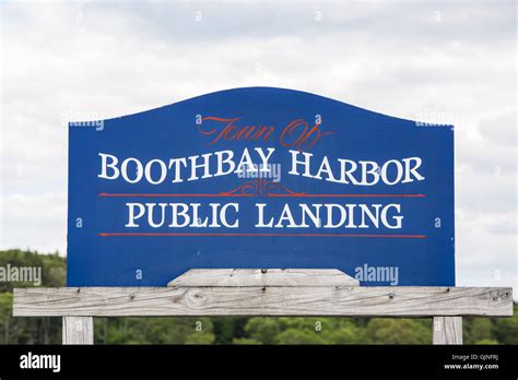 Boothbay Harbor welcome sign