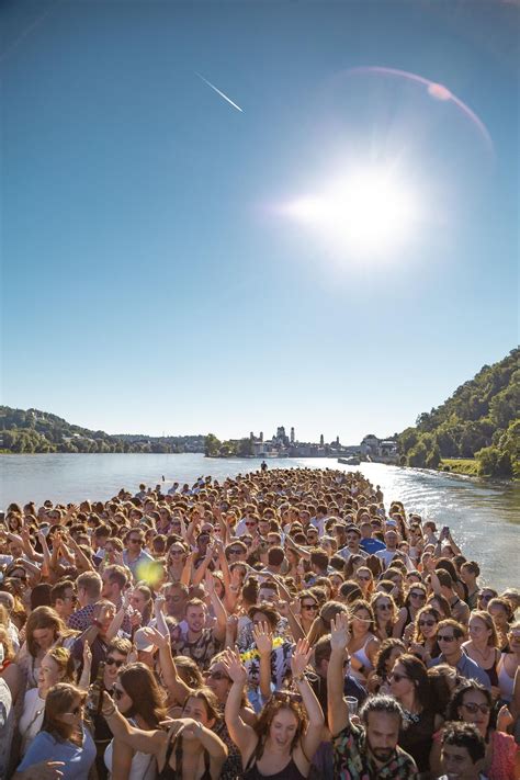 Erlebe die beste Bootsparty deines Lebens - Genieße das perfekte Sommererlebnis auf dem Wasser!