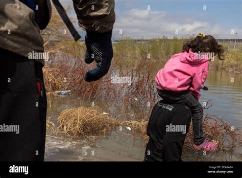 Border Crossing Realities